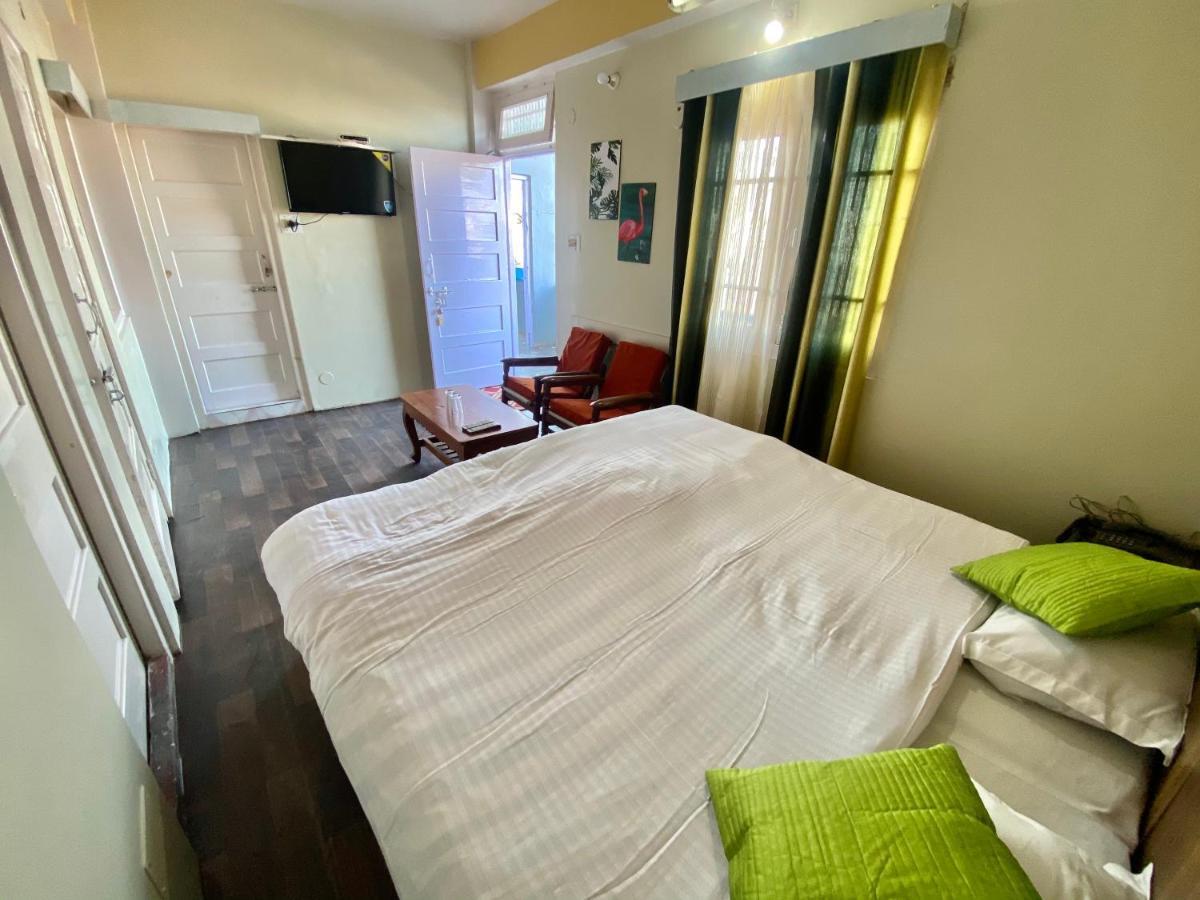The Travelista Shimla Bed and Breakfast Esterno foto